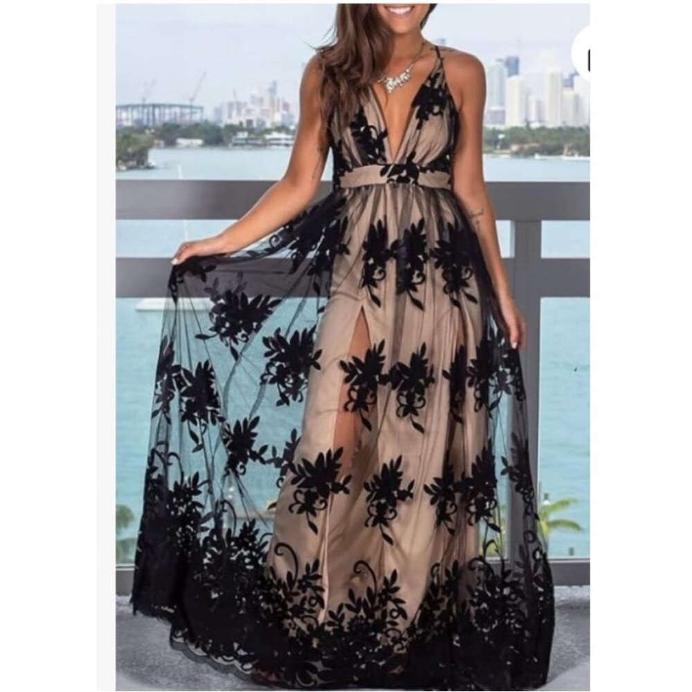 Dokotoo Black V-Neck Plunging
Embroidered Floral Lace Maxi Dress, Black